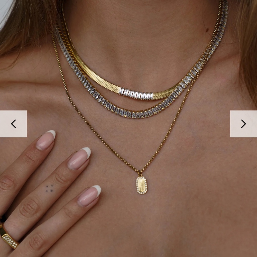Naetur Gold Pendant Necklace – Romee Strijd Collection